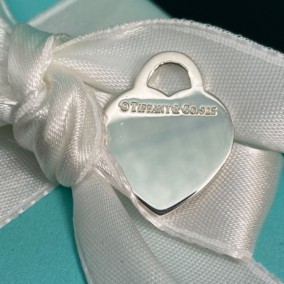 Tiffany & Co Silver Heart Fifth Ave Avenue Charm for pendant bracelet pouch - Picture 4 of 5